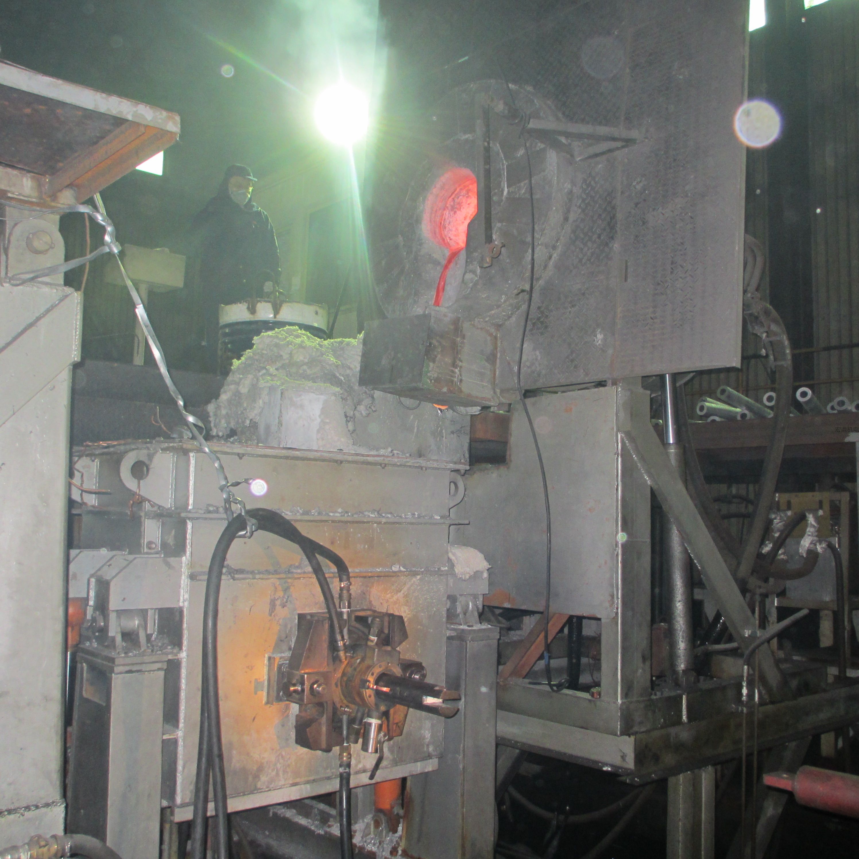 后出式带结晶器熔铜炉